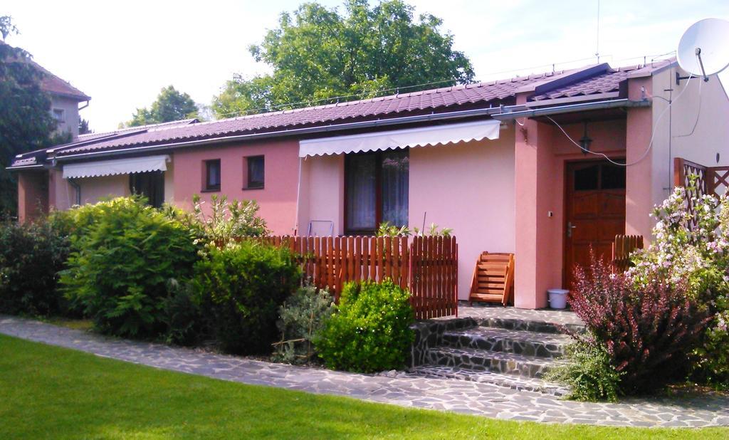 Bungalovy Natura Trávnica Habitación foto